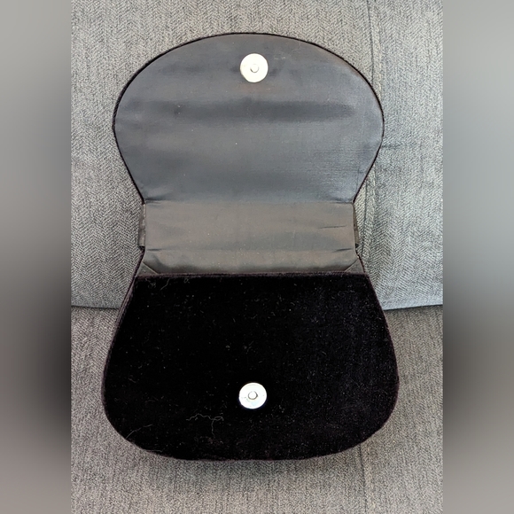 Chic Black Velvet Evening Purse - Picture 4 of 4
